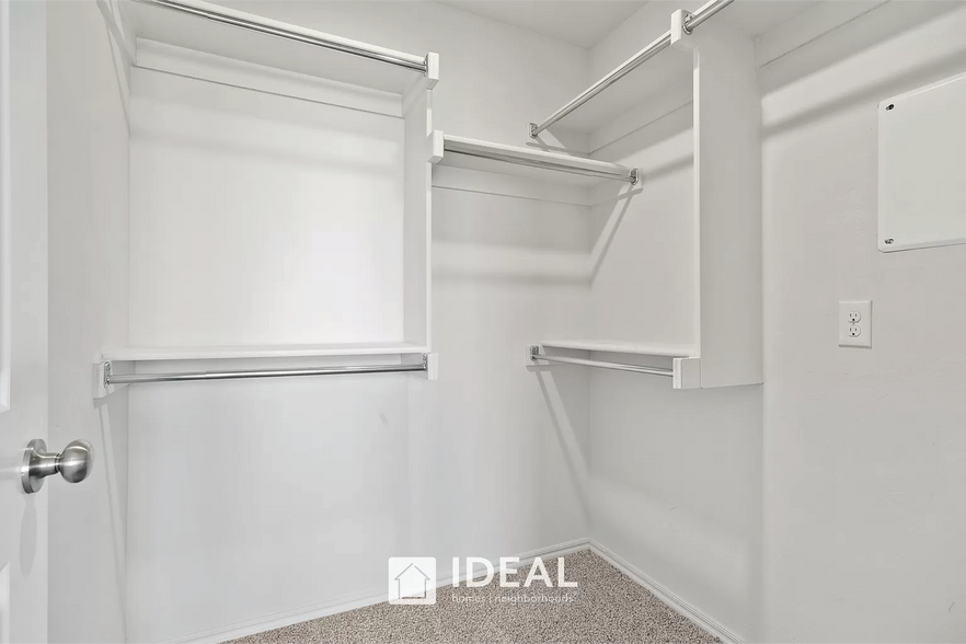 Primary Closet - 4314 W Country Club Dr