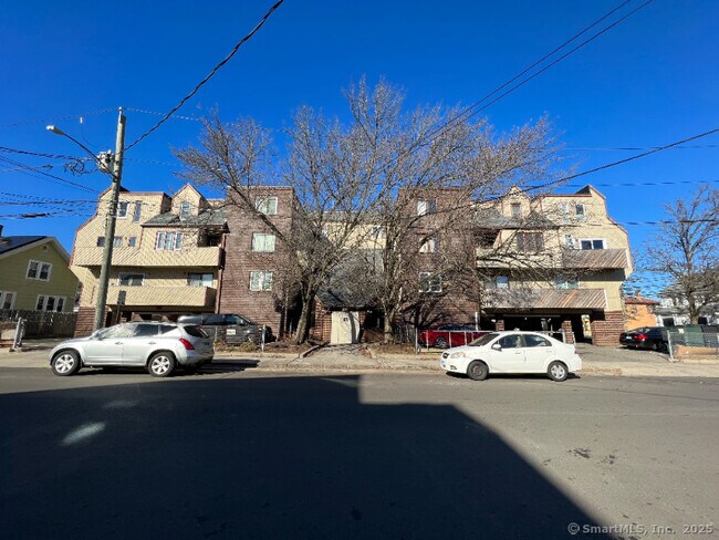 Building Photo - 183 Livingston Pl