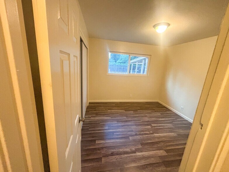 Building Photo - 1213 Multnomah Dr