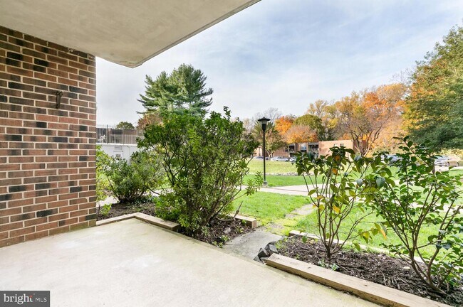 Building Photo - 7802 Dassett Ct