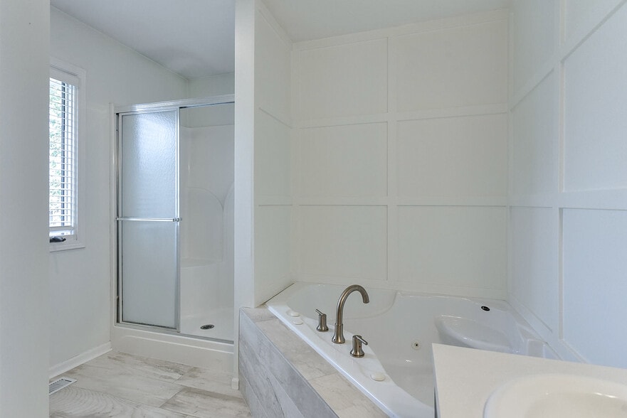 Building Photo - 15327 Parker Cir