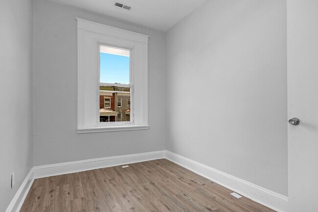 Building Photo - 4 Bedroom 2 Bathroom in Lower Edmondson Village