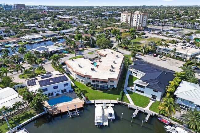 Building Photo - 2201 SE 9th St