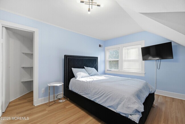 Building Photo - 343 Norwood Ave