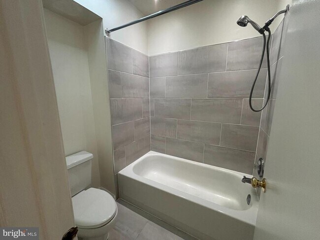 Building Photo - 3115 Patrick Henry Dr