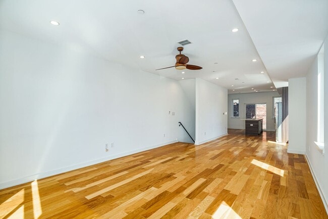 Building Photo - Stunning 4-Bedroom Townhouse with Garage and Rooftop Deck! Available late May!