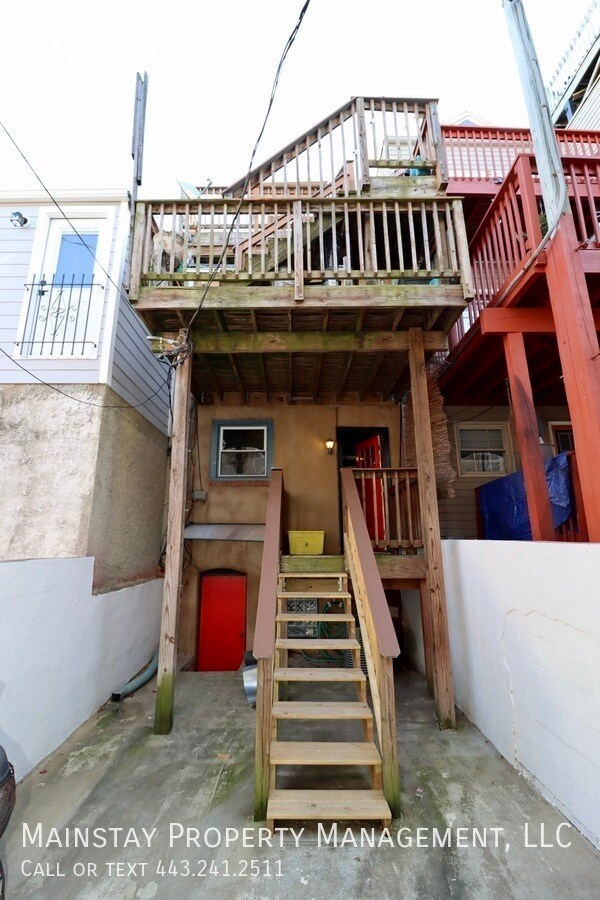 Building Photo - 2 Bedroom Rowhome w/ Rooftop Deck!