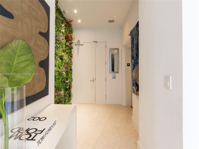 Building Photo - 2669 S Bayshore Dr