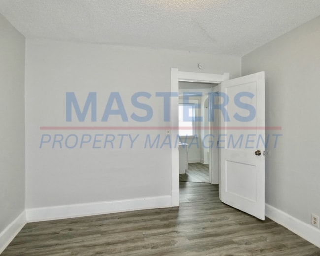 Building Photo - 3 Bedroom 1.5 Bathroom House