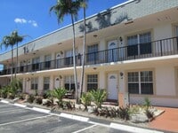Building Photo - 405 N Cypress Dr