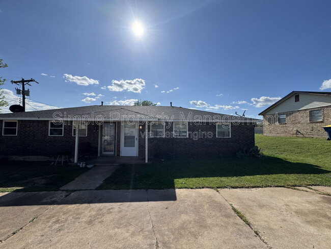 Primary Photo - 2403 Muzzy St