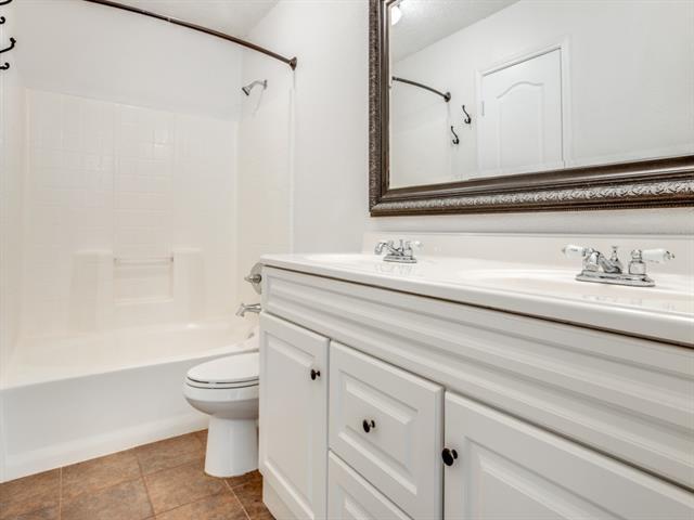 Building Photo - 10917 Hornby St