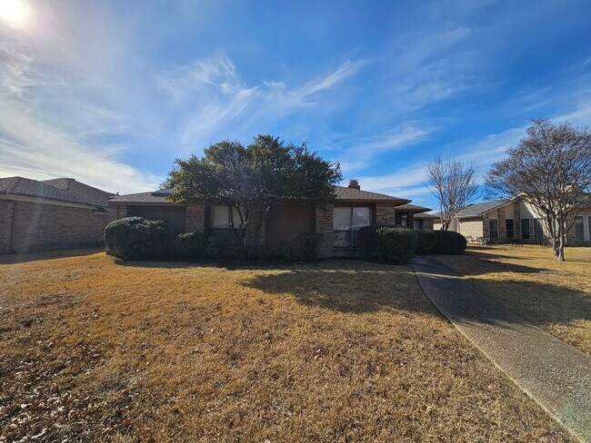 Building Photo - AVAILABLE NOW!