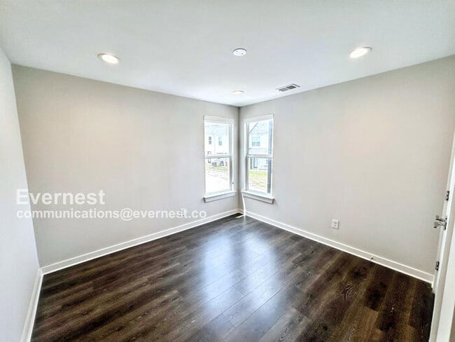 Building Photo - 105 Ethelyne Way