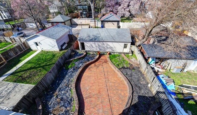 Building Photo - Charming 2-Bedroom Duplex in Franklin Park