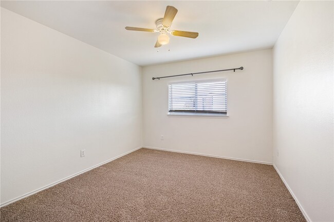 Building Photo - 8109 Verbank Villa