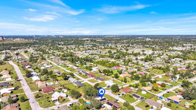 Building Photo - 5204 Park St