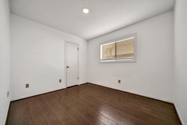 Building Photo - 4137 Ruskin St