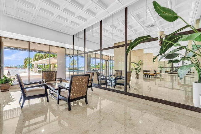 Building Photo - 300 Bayview Dr