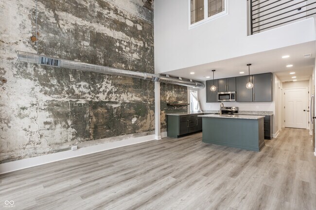 Building Photo - 104 W Main St