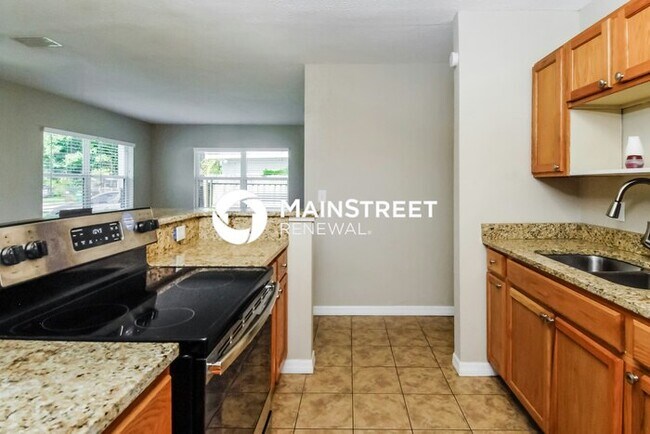 Building Photo - 3 Bedroom Pet-Friendly Home in Tampa, FL with Main Street Renewal