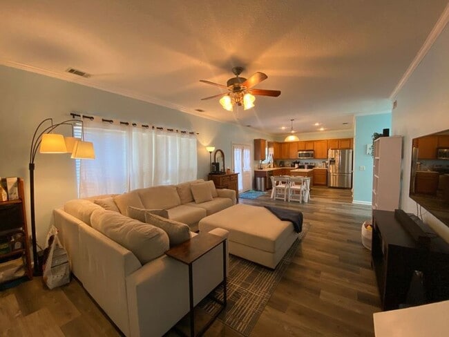 Building Photo - Beautifully Maintained Home in Prime Savannah Location