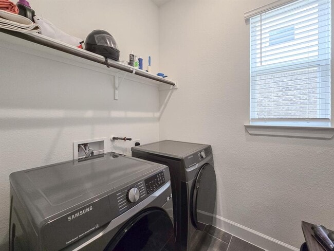 Building Photo - 4914 Seadrift Dr