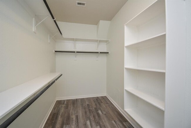 Building Photo - 22211 Weller Oaks Dr
