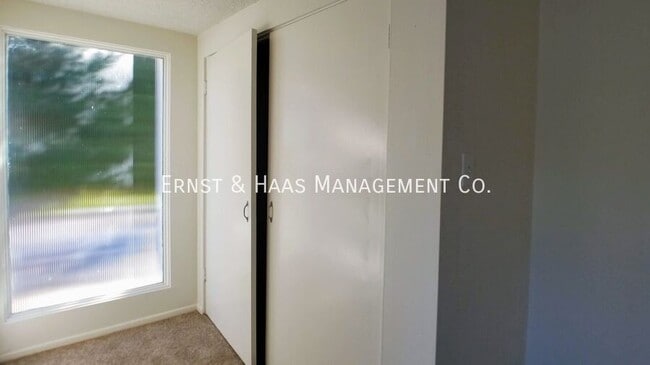 Building Photo - 3690 Country Club Dr