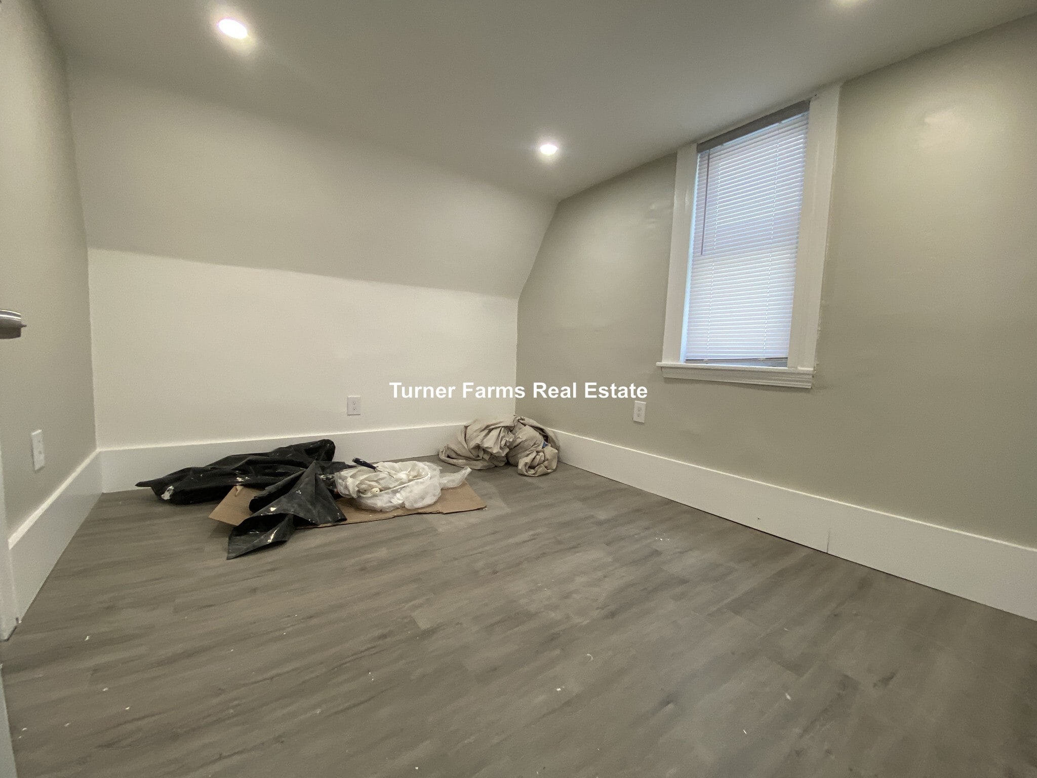 Building Photo - 35 Humphreys St