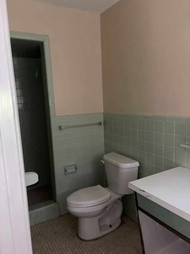 Building Photo - 5725 Brownlee Dr