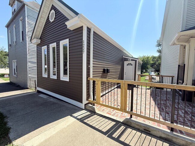Building Photo - Newly renovated 1 bed 1 bath single family home