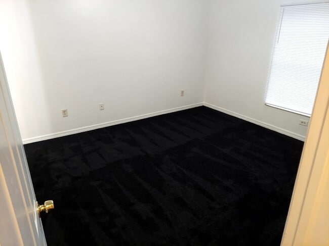 Building Photo - 1000 13th Ave S