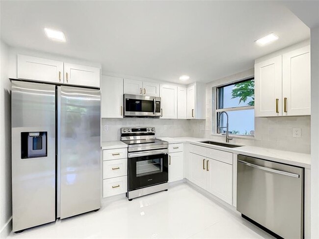 Building Photo - 20329 W Country Club Dr