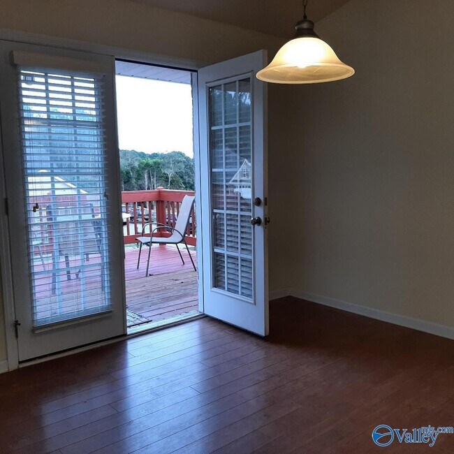 Building Photo - 160 Alderwood Dr