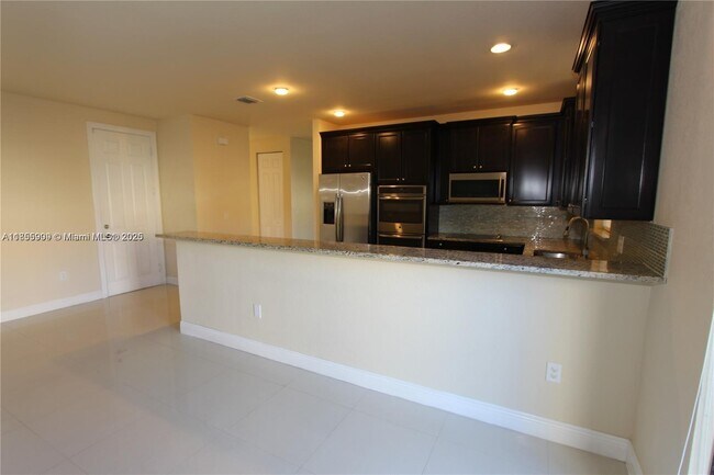 Building Photo - 9941 NW 86th Terrace