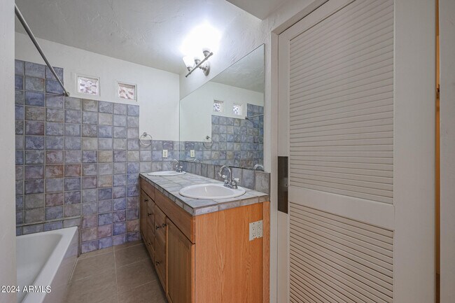 Building Photo - 7030 N 14th Ave