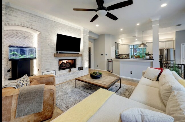 Building Photo - 7807 Allegro Dr