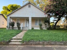Building Photo - 1024 Moulton St E