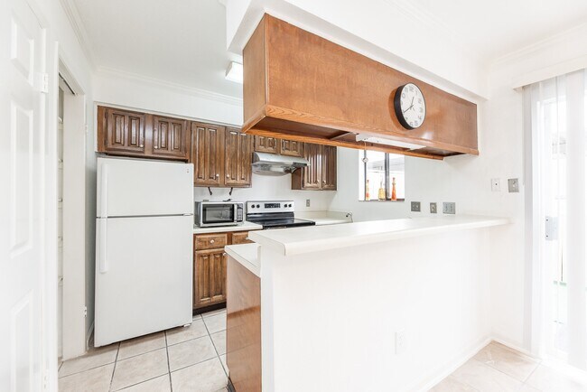 Building Photo - 2120 Wilcrest Dr