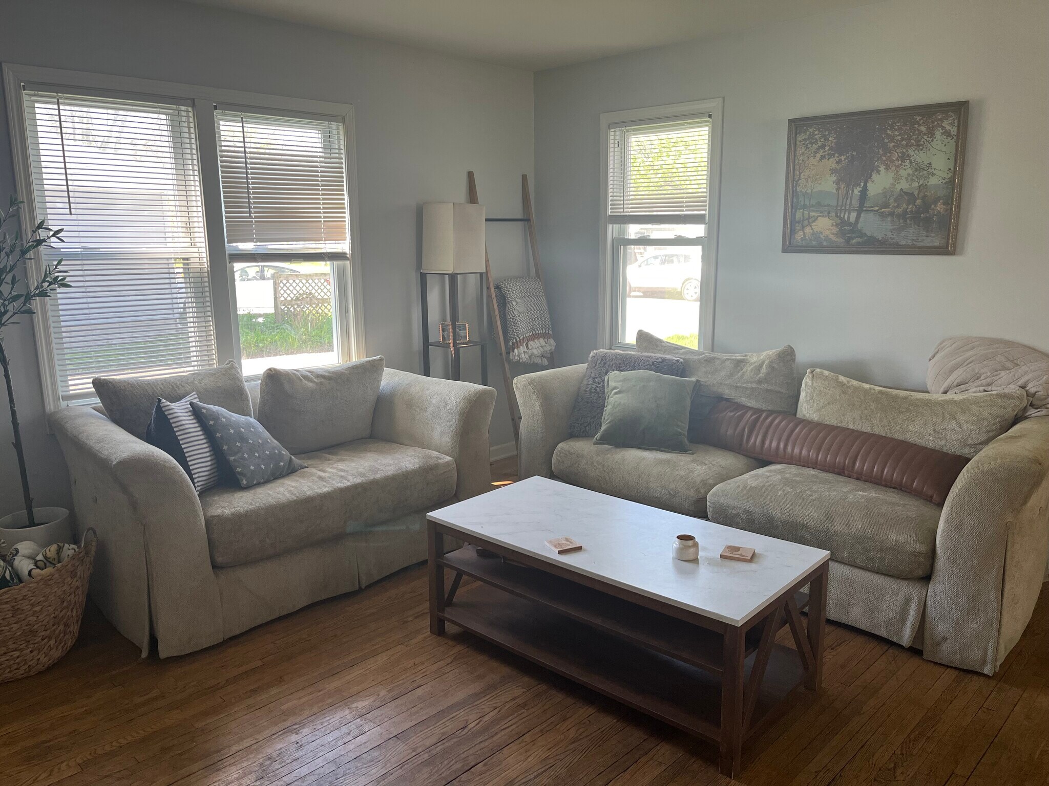 Building Photo - 632 S Anna Ave