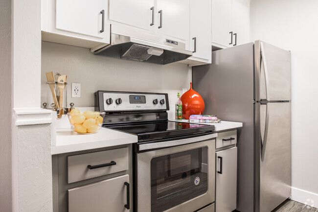 Stainless Steel Appliances - Parc Medallion Apartments