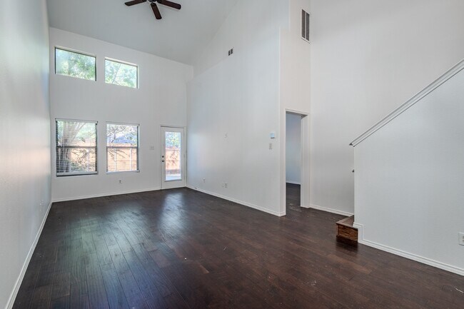 Building Photo - 1144 Landon Ln