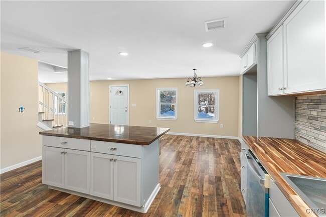 Building Photo - 9614 Maple Ave