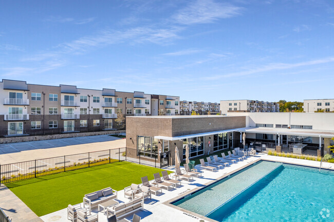 Building Photo - Resia Dallas West Apartments