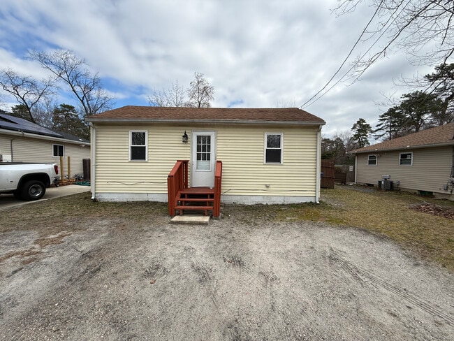 Building Photo - 72 Peony St