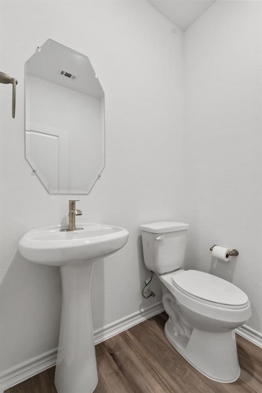 Building Photo - 15818 Dove Holw Dr