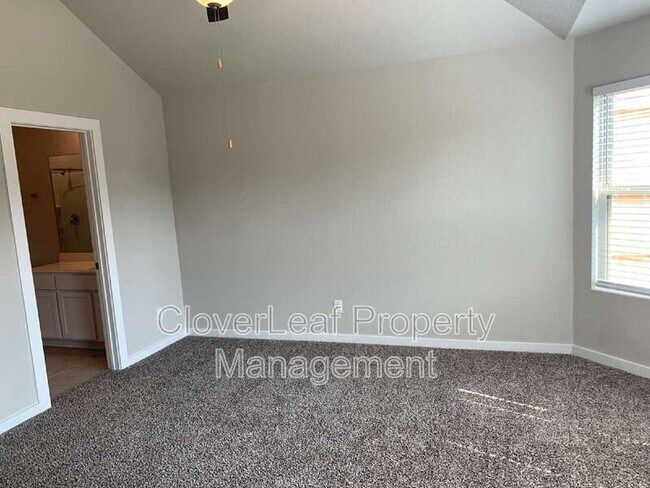 Building Photo - 708 Stonemanor Bay