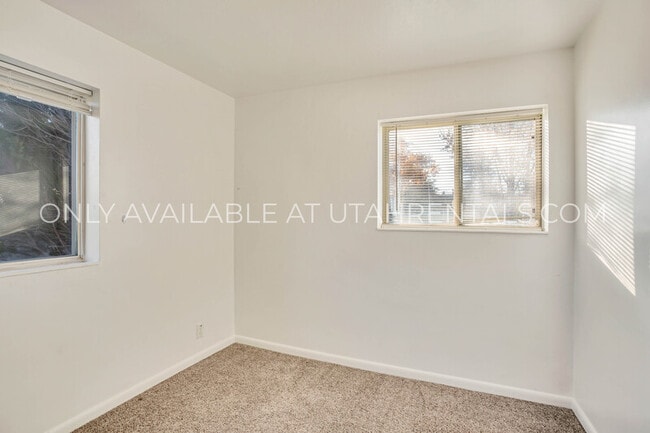 Building Photo - 360 E 400 S
