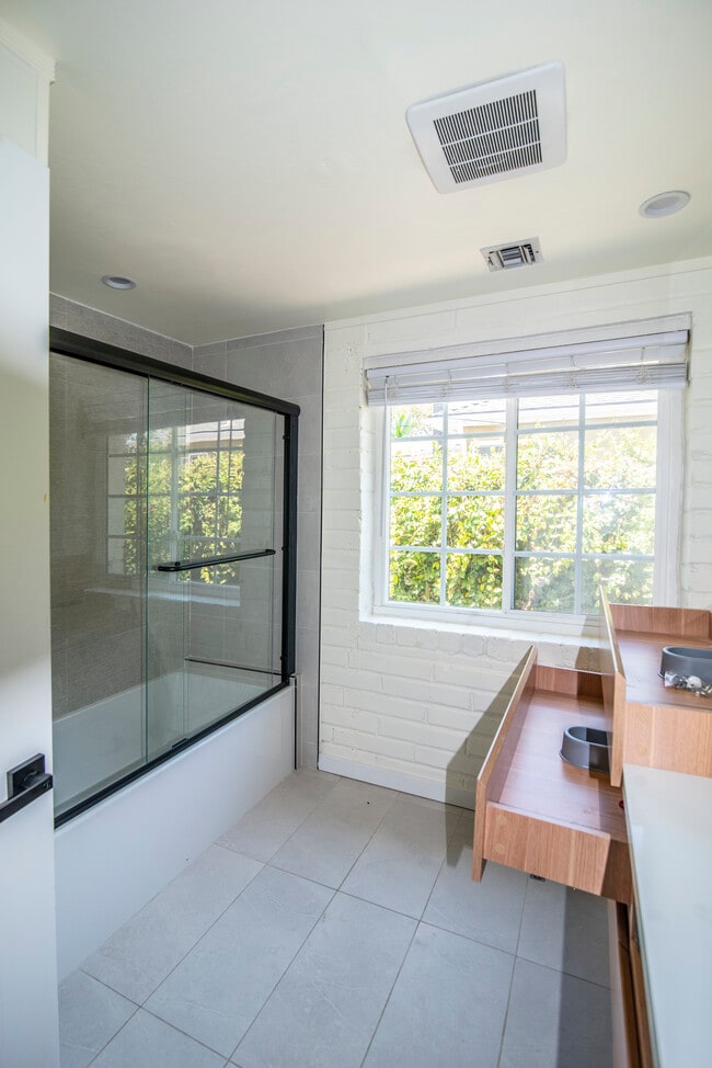 Building Photo - 12335 Tiara St